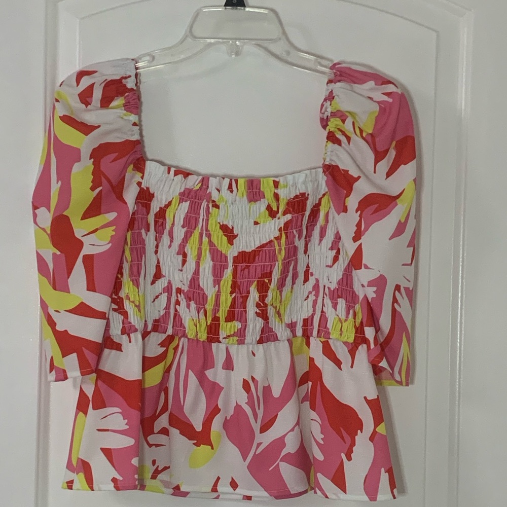 GENTLY WORN CONDITION CROSBY BY MOLLIE BURCH SMOCKED TOP 🩷💛